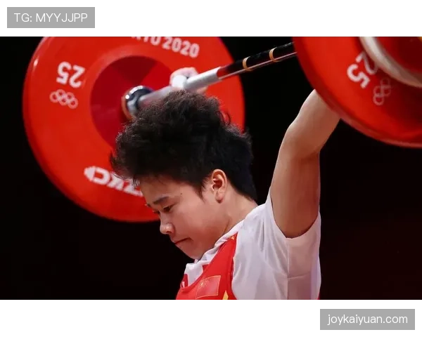 侯志慧赛前吃香蕉被拍，网友：这姐拿金牌比我们点外卖还稳