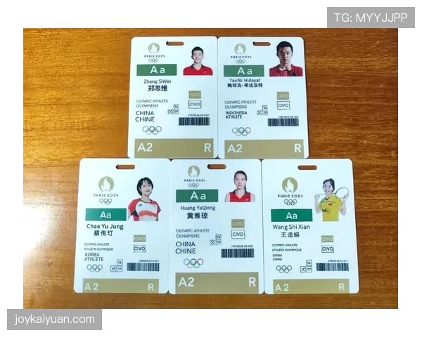 刚刷到黄雅琼的机场照，我的银行卡开始冒冷汗